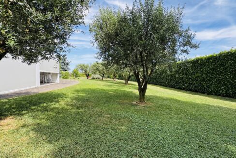 a4d0c0970e2c59af835e1eaf6bb8ba28