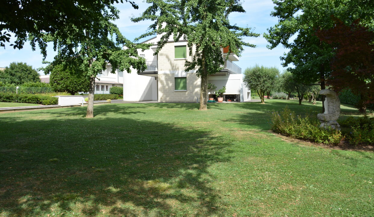 093e6f2ef2ef86e44d1c481d6a47a4f1