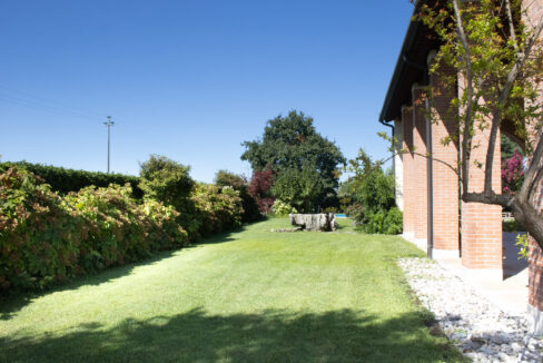 b10b1070d74f123de630de0115d29c39