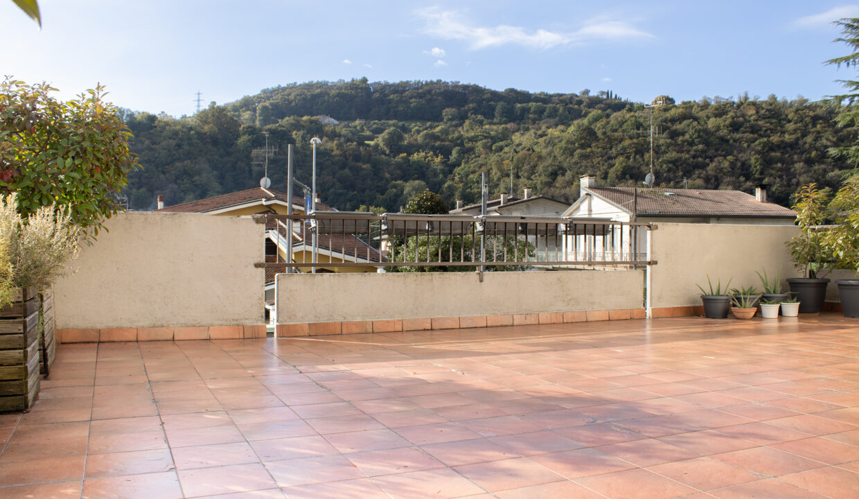 33fdf1a37c2447767f7c1529685f3528