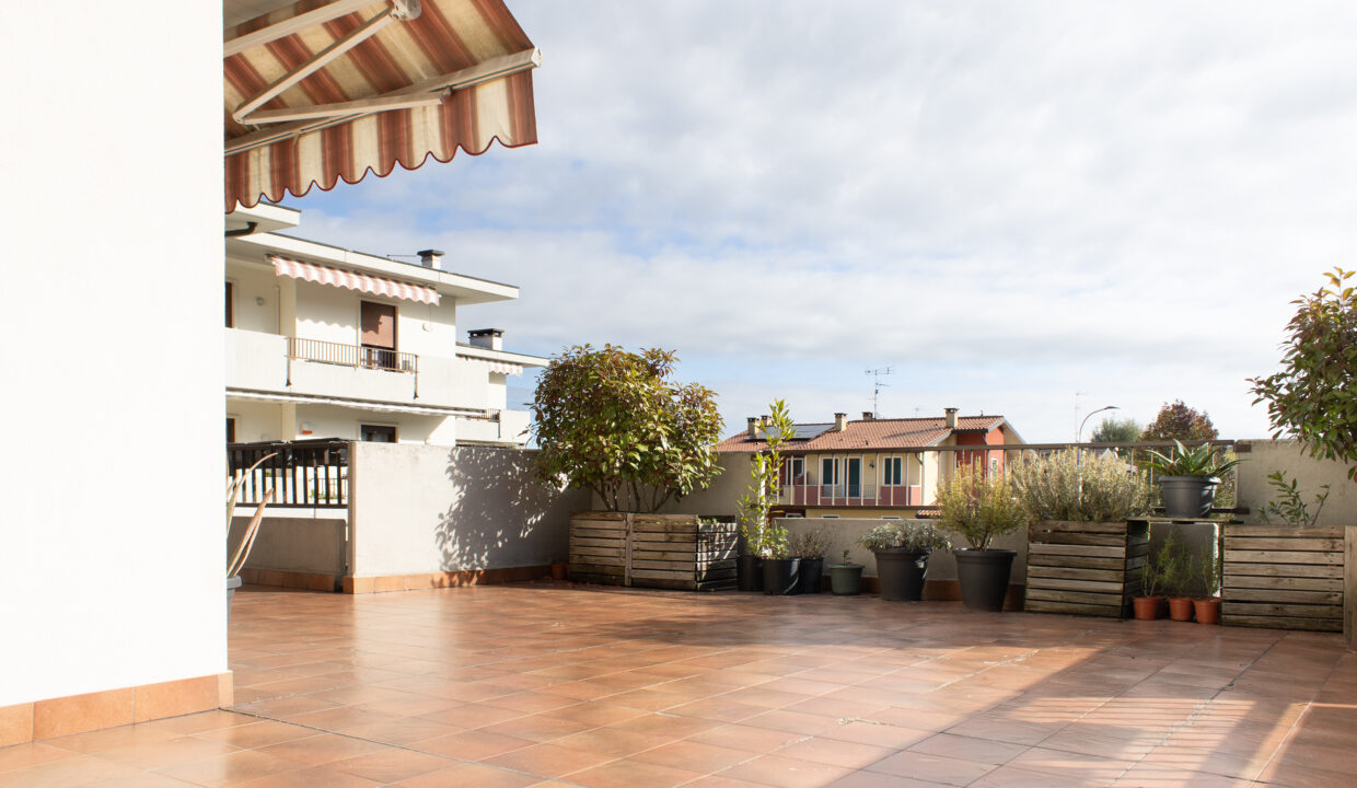 fb5aeb306e468eaf1ad9fdea1d819331