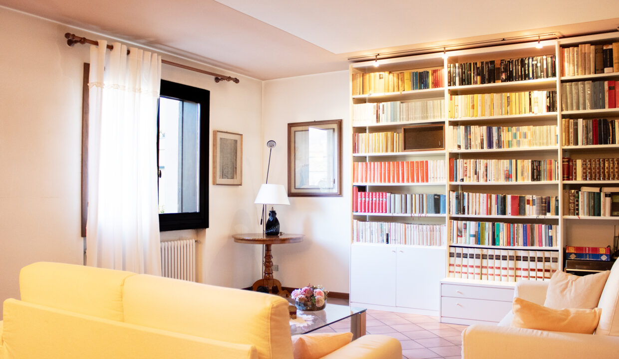 43f7d8711ed8d6343feb6aaba402fd35