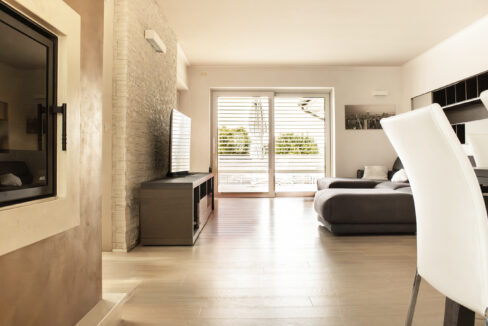 1ec9fa8d7cf96f95d53df6331933ee0b