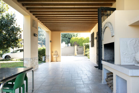 3d858f2d2092e9e79de57bb4e5ad9e76