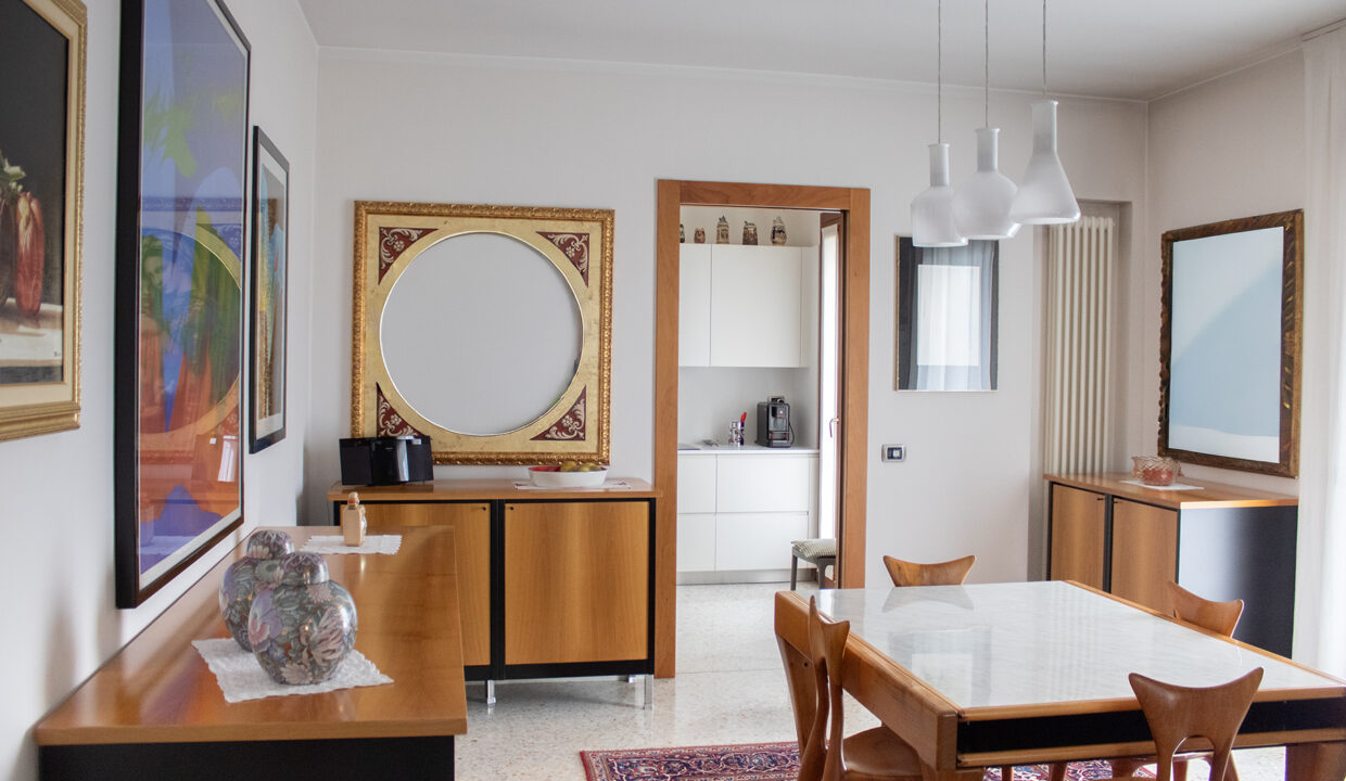 ea80b3a95fd7a10b3aab42c095aa6ac1